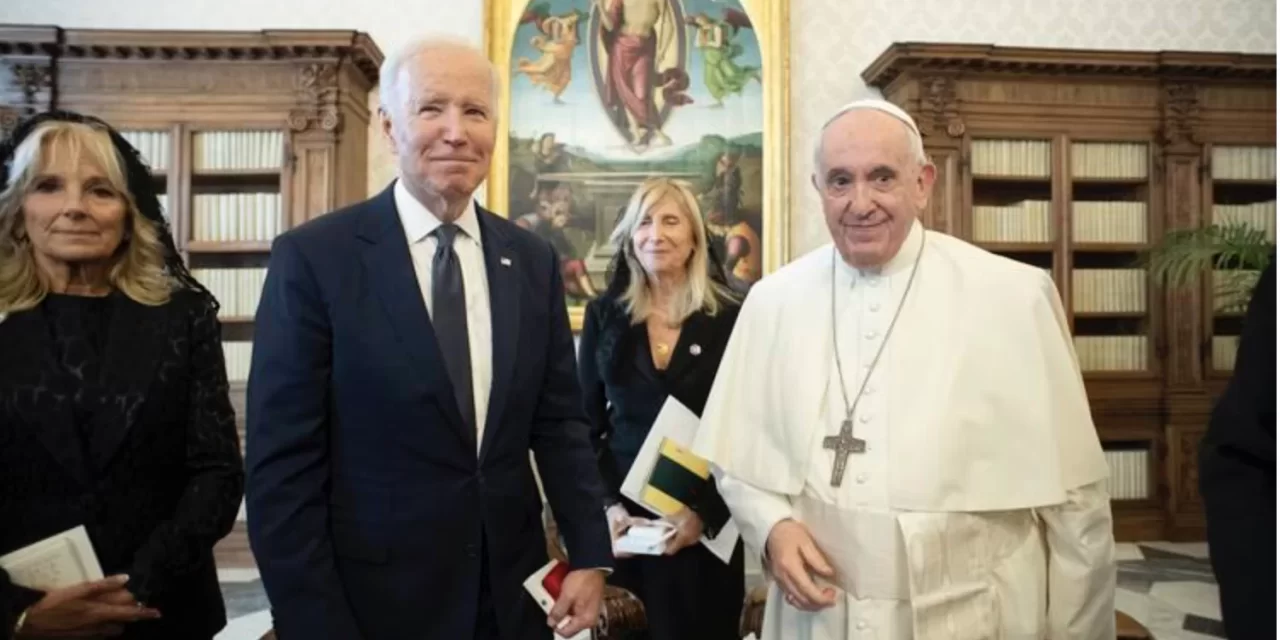 Papa Francesco e Joe Biden discutono a telefono per la pace a Gaza