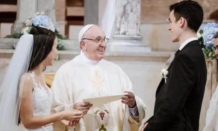 Papa Francesco ripete: il piacere sessuale è un dono divino